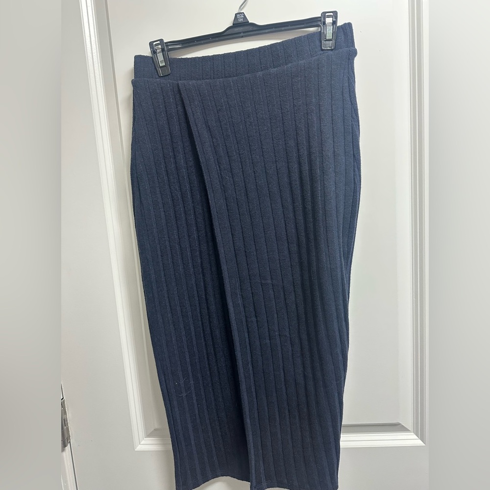 LIKE NEW SP Maeve Navy Blue Ribbed Knit Skirt - Picture 5 of 5